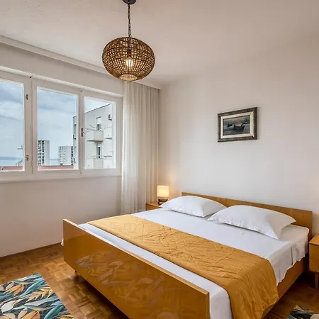 Issa & Sea View Апартаменты *