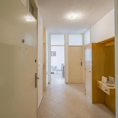 Апартаменты Issa & Sea View Сплит