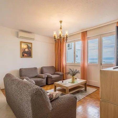 Issa & Sea View Апартаменты Сплит