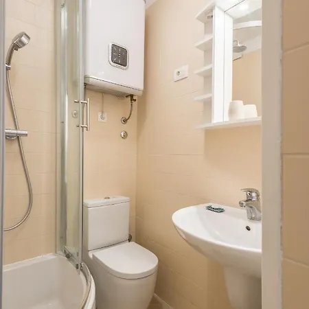 Апартаменты Issa & Sea View