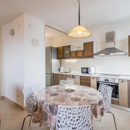 Issa & Sea View Сплит