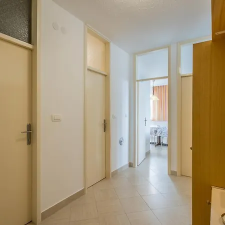 Appartamento Issa & Sea View