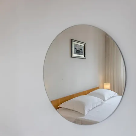 Appartamento Issa & Sea View *