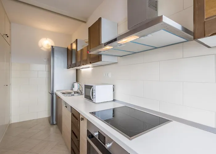 Issa & Sea View * Split