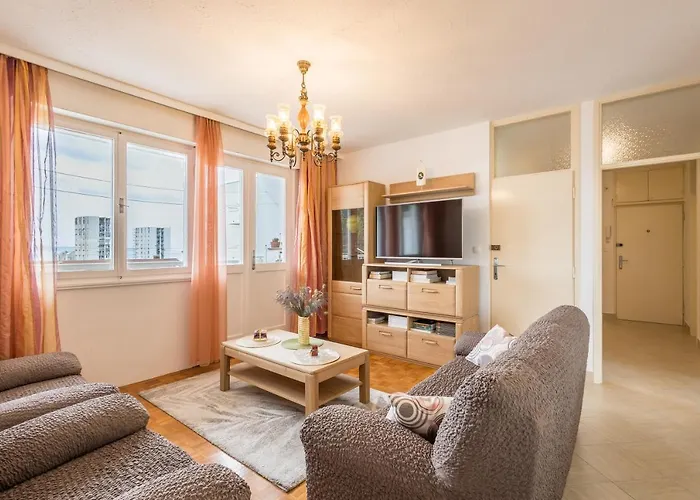 Issa & Sea View Apartment *