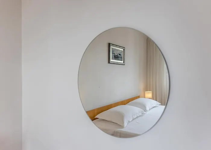 Apartment Issa & Sea View *