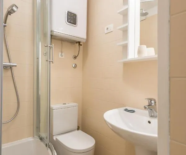 Apartment Issa & Sea View