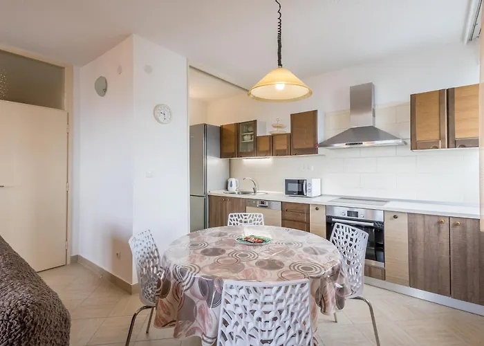 Issa & Sea View Split